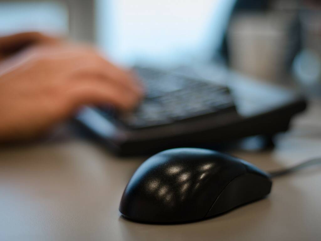 hands on keyboard